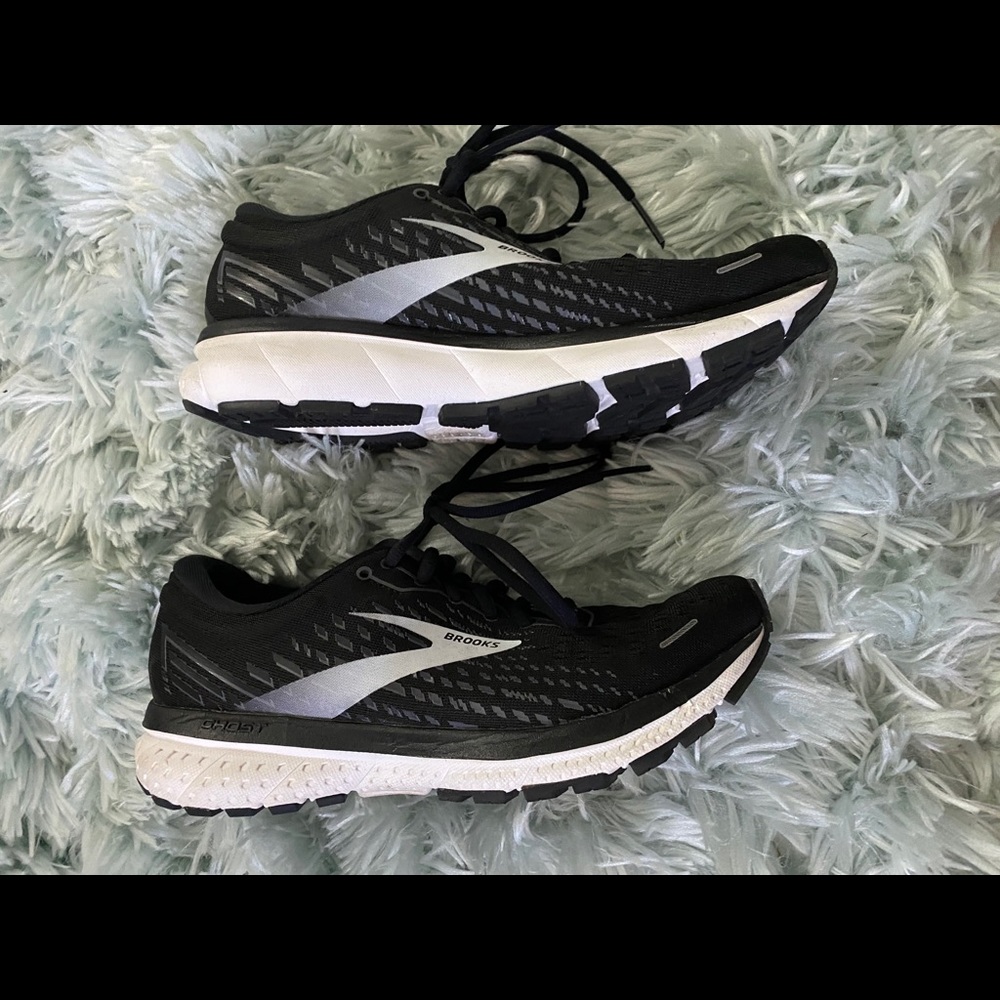 Brooks Ghost 13 black and white